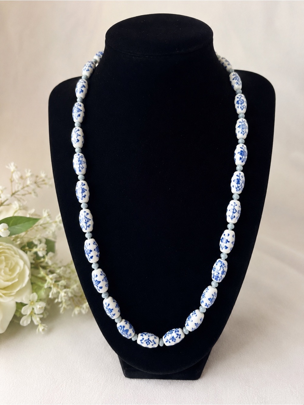 Vintage Chinese Export Hand Painted Blue White Porcelain Bead Necklace